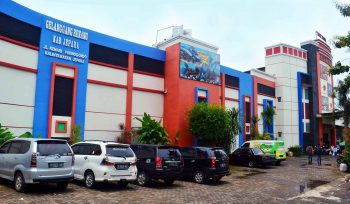 halaman depan tiara park